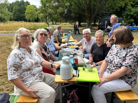 Lange Tafel am Haus Wenge 05.07.25